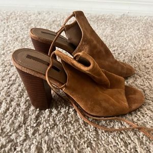 Tahari woman 6.5 sandals